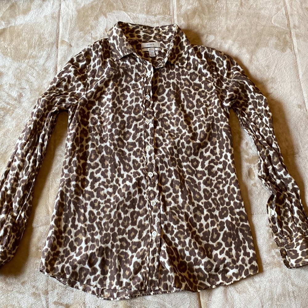 Very pretty and soft animal print button down shirt.
